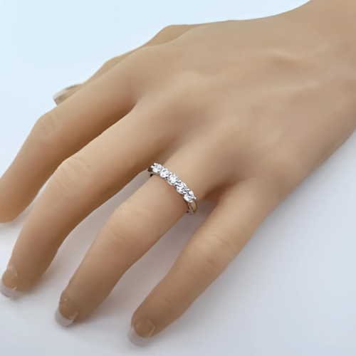 Detailed image of the simulated diamond set in the band.